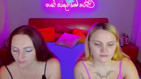 Snapshot of magiceyess chatting on January 8, 7:24 am Lili and Bella online show from January 8, 7:24 am