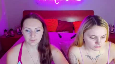 Snapshot of magiceyess chatting on February 2, 10:24 am Lili and Bella online show from February 2, 10:24 am