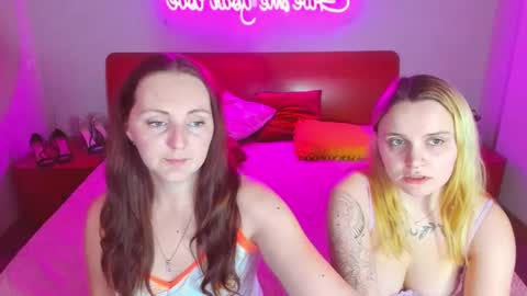 Snapshot of magiceyess chatting on February 16, 10:10 am Lili and Bella online show from February 16, 10:10 am