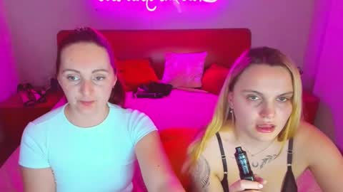 Snapshot of magiceyess chatting on February 27, 10:48 am Lili and Bella online show from February 27, 10:48 am
