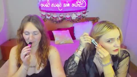 Lili and Bella online show from January 9, 6:53 pm