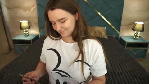 Snapshot of magicpeachhs chatting on July 15, 6:18 am Emily online show from July 15, 6:18 am