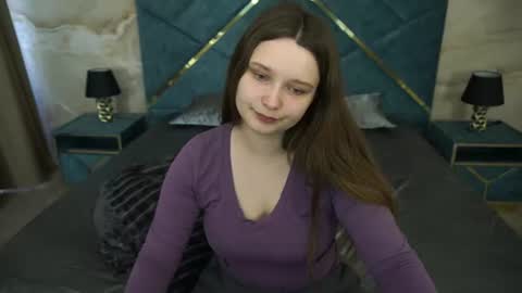 Snapshot of magicpeachhs chatting on July 22, 12:30 pm Emily online show from July 22, 12:30 pm