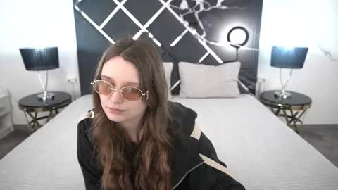 Snapshot of magicpeachhs chatting on July 29, 6:00 am Emily online show from July 29, 6:00 am