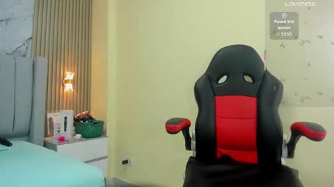 magievans1 online show from September 17, 2:24 am