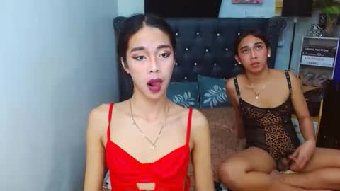 BELLA AND HANA online show from January 7, 5:04 pm