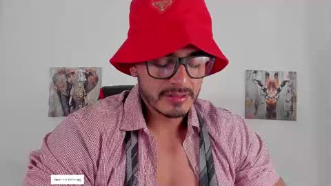 Snapshot of magnusclark chatting on July 28, 7:39 pm Magnusclark online show from July 28, 7:39 pm