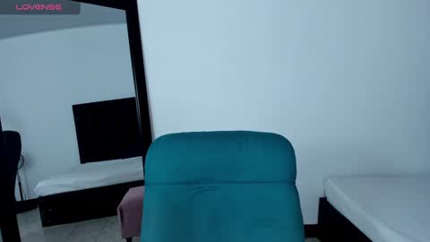 Snapshot of maia_davies chatting on January 18, 5:15 pm Maia online show from January 18, 5:15 pm