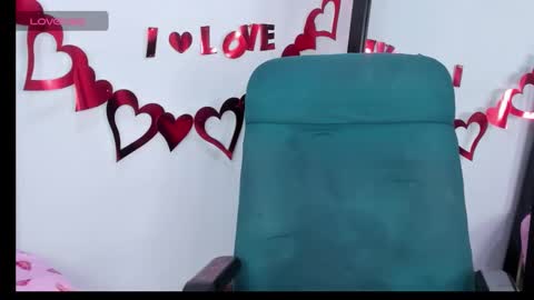 Snapshot of maia_davies chatting on February 20, 12:29 am Maia online show from February 20, 12:29 am