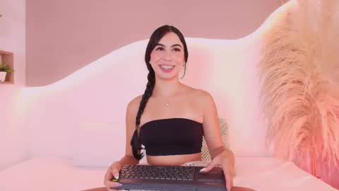 MAIA  LIA  online show from January 8, 9:39 pm