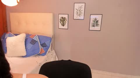 Snapshot of maia_w10 chatting on November 10, 12:15 pm Maia online show from November 10, 12:15 pm