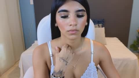Snapshot of maiaa_ruiz chatting on January 2, 4:13 pm Maiaa Ruiz online show from January 2, 4:13 pm