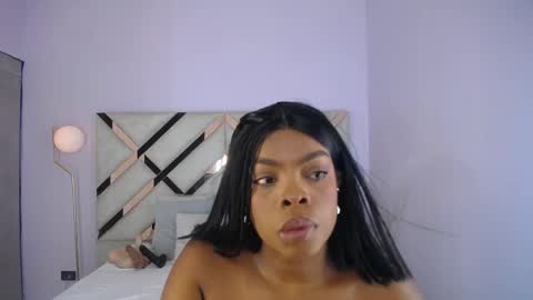 Snapshot of maiacharris_ chatting on June 5, 11:49 am Maia Charris online show from June 5, 11:49 am