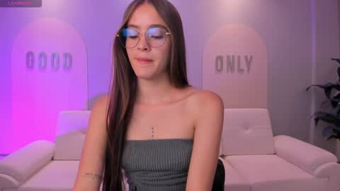 Snapshot of maiacollins chatting on September 9, 6:18 pm Maia online show from September 9, 6:18 pm