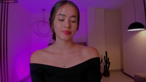 Snapshot of maiacollins chatting on September 15, 6:19 pm Maia online show from September 15, 6:19 pm