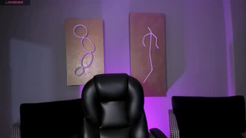 Snapshot of maiacollins chatting on October 30, 7:14 pm Maia online show from October 30, 7:14 pm