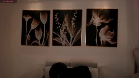 Snapshot of maiacollins chatting on November 3, 11:33 am Maia online show from November 3, 11:33 am