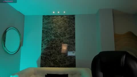 Snapshot of maiacollins chatting on November 10, 8:19 pm Maia online show from November 10, 8:19 pm