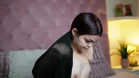 Snapshot of maiamini chatting on October 29, 10:33 pm Maia online show from October 29, 10:33 pm