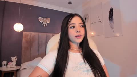 Snapshot of maiiitee_ chatting on December 17, 3:06 pm Mait online show from December 17, 3:06 pm