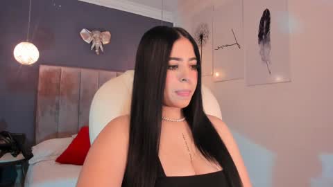Snapshot of maiiitee_ chatting on February 17, 1:42 pm Mait online show from February 17, 1:42 pm
