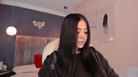 Snapshot of maiiitee_ chatting on February 21, 1:11 pm Mait online show from February 21, 1:11 pm