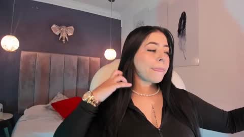 Snapshot of maiiitee_ chatting on March 5, 1:06 pm Mait online show from March 5, 1:06 pm