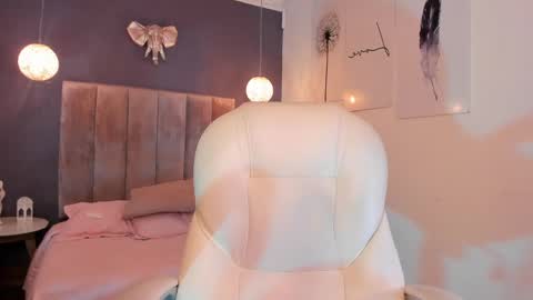 Snapshot of maiiitee_ chatting on March 7, 4:33 pm Mait online show from March 7, 4:33 pm