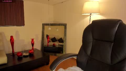 Snapshot of maiiitee_ chatting on June 14, 4:20 pm Mait online show from June 14, 4:20 pm