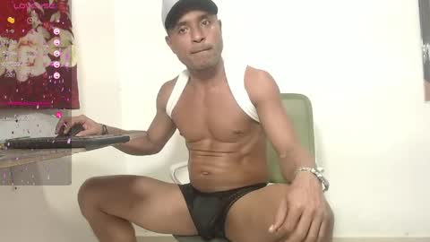 Snapshot of maik_alen chatting on May 15, 3:35 am . Maik Alen . online show from May 15, 3:35 am