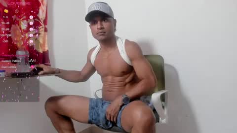 Snapshot of maik_alen chatting on July 12, 12:29 pm . Maik Alen . online show from July 12, 12:29 pm