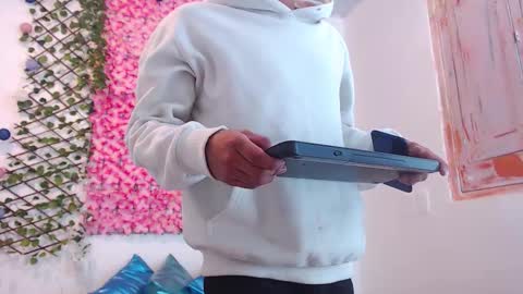 Snapshot of maiky_jeans chatting on October 27, 9:41 pm maiky_jeans online show from October 27, 9:41 pm