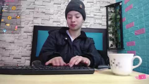 Snapshot of maily_can chatting on October 4, 12:25 pm MAILY CAN online show from October 4, 12:25 pm