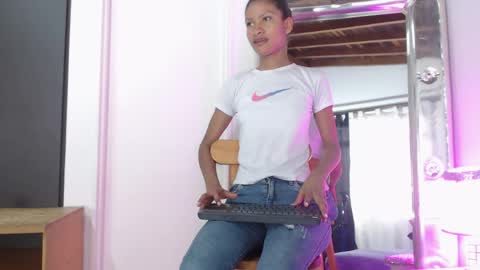mailyn_gold online show from May 4, 11:50 am