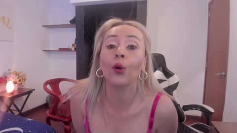 Carolina Barrantes Munera online show from January 22, 11:34 am