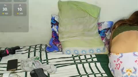 Snapshot of maira_milf chatting on December 15, 12:59 am Maira online show from December 15, 12:59 am