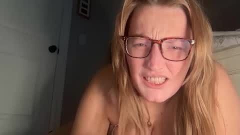 maisystellaxx online show from March 13, 1:23 am