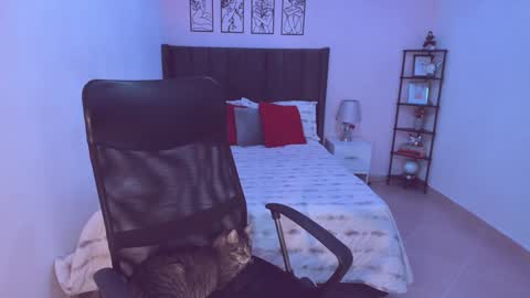 Snapshot of maite_kanes chatting on February 8, 10:51 pm Maite online show from February 8, 10:51 pm