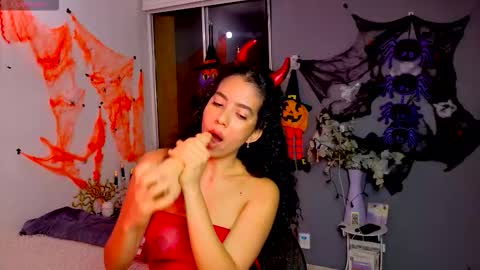 Snapshot of maithe_perroni chatting on October 29, 12:46 am   Lauu online show from October 29, 12:46 am