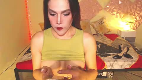 Snapshot of majestic_beauty chatting on July 9, 7:29 pm Alliya online show from July 9, 7:29 pm