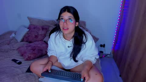 Snapshot of majo_gallego chatting on April 9, 6:19 am majito online show from April 9, 6:19 am