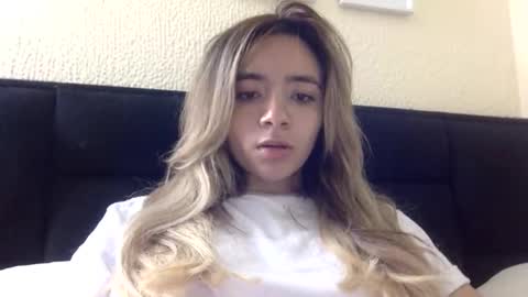 Snapshot of majo_gomezz chatting on May 3, 11:44 pm majo_gomezz online show from May 3, 11:44 pm