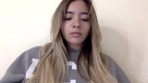 Snapshot of majo_gomezz chatting on May 6, 12:08 am majo_gomezz online show from May 6, 12:08 am