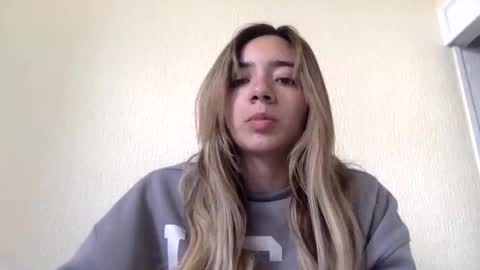 Snapshot of majo_gomezz chatting on May 6, 3:28 pm majo_gomezz online show from May 6, 3:28 pm