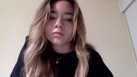 Snapshot of majo_gomezz chatting on May 12, 9:12 pm majo_gomezz online show from May 12, 9:12 pm