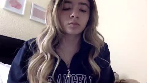 Snapshot of majo_gomezz chatting on May 18, 2:51 am majo_gomezz online show from May 18, 2:51 am
