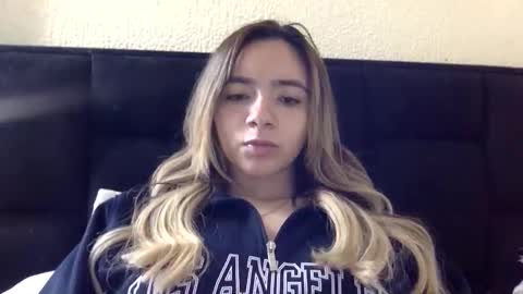 Snapshot of majo_gomezz chatting on May 18, 4:07 am majo_gomezz online show from May 18, 4:07 am