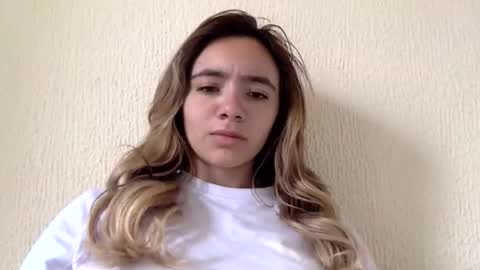 Snapshot of majo_gomezz chatting on May 29, 3:32 pm majo_gomezz online show from May 29, 3:32 pm
