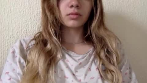 Snapshot of majo_gomezz chatting on June 1, 3:03 pm majo_gomezz online show from June 1, 3:03 pm