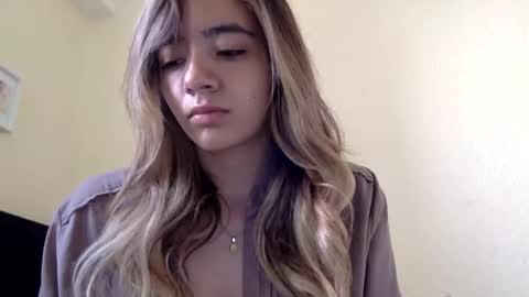 Snapshot of majo_gomezz chatting on June 3, 4:12 pm majo_gomezz online show from June 3, 4:12 pm
